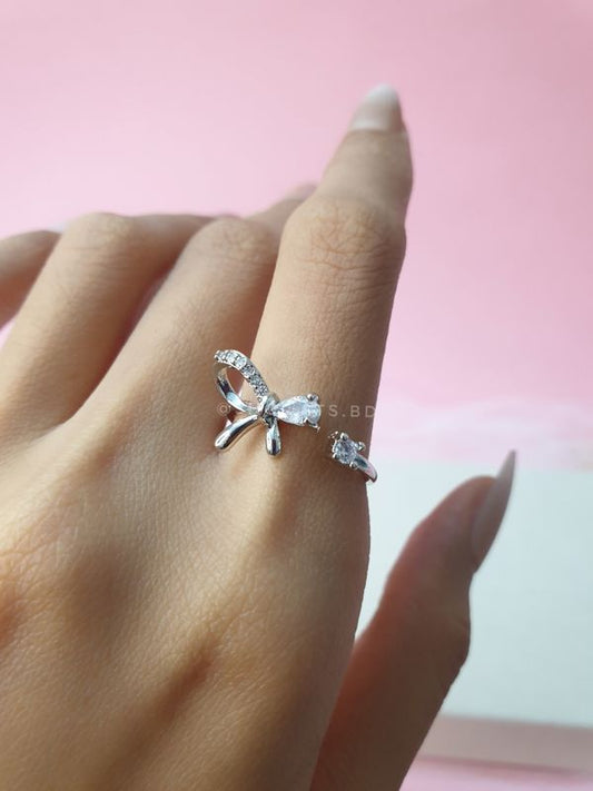 Alice Bow Tie Resizable Ring