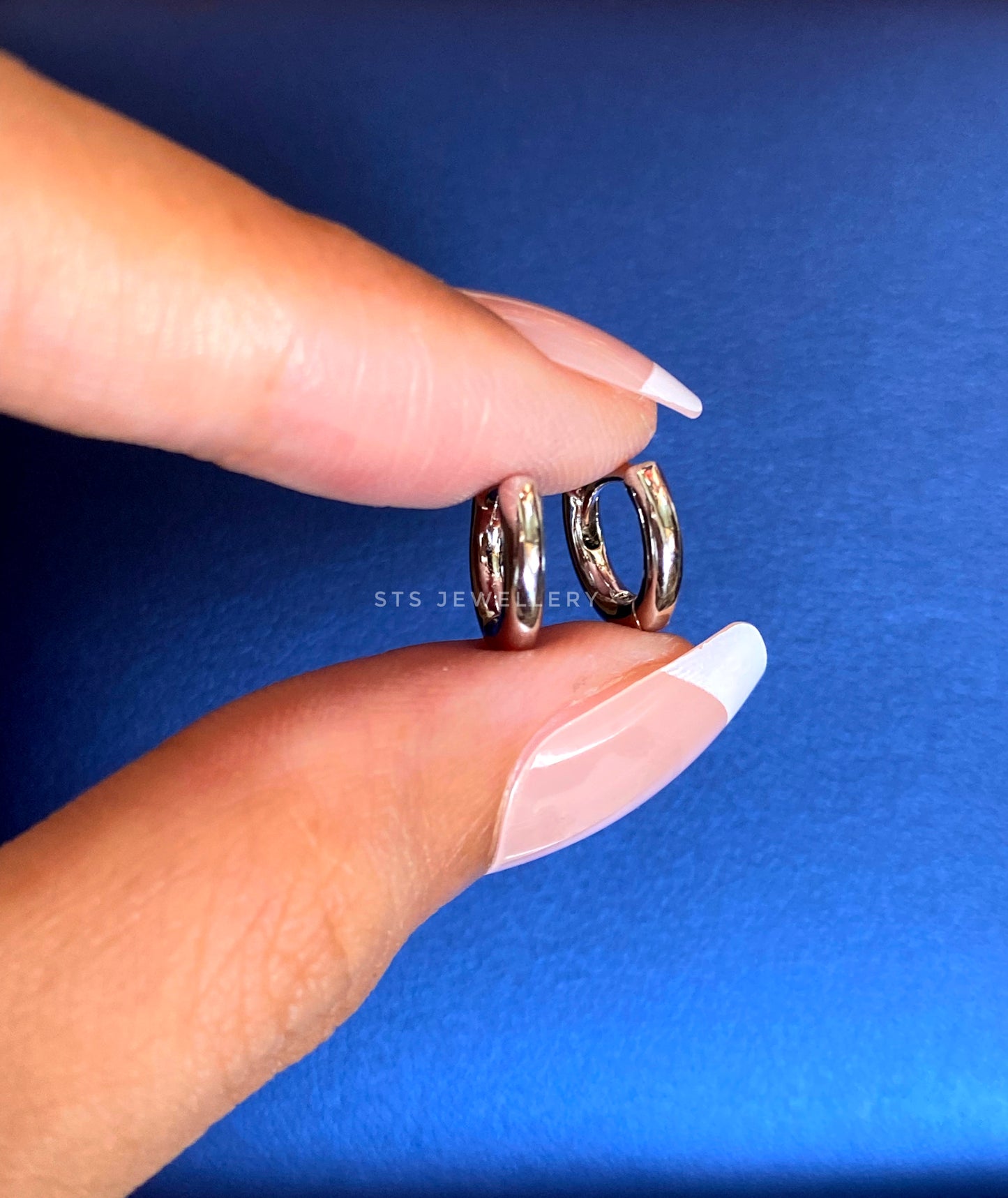 0.8 Cm Basic Silver Coloured Hoop Earrings for Upperlobe Piercings