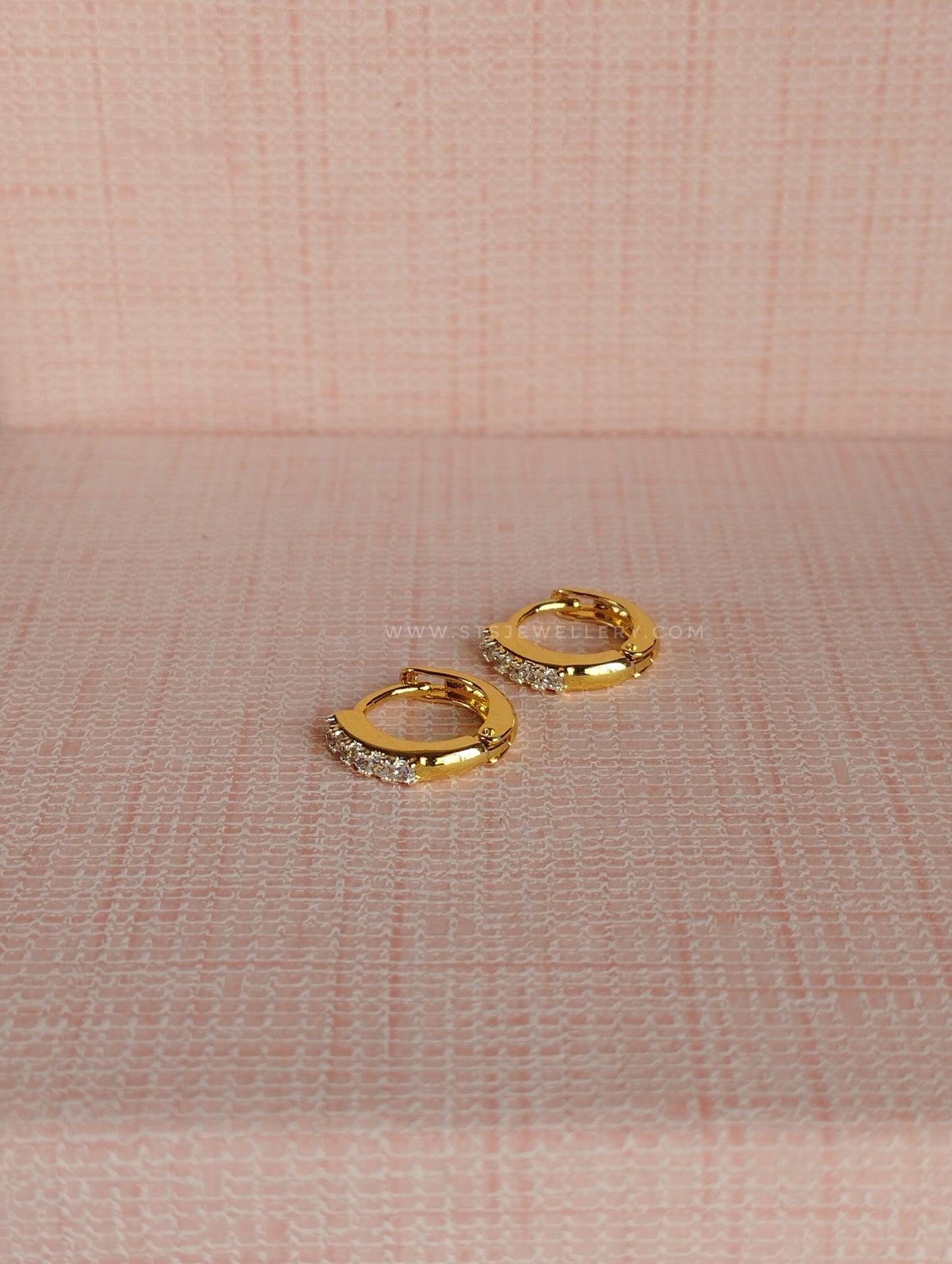 Kira Upper Lobe Hoops 0.8 cm