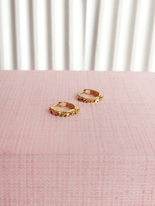 Safa Mini 0.8 Cm Hoop Earrings for Upper Earlobe piercings