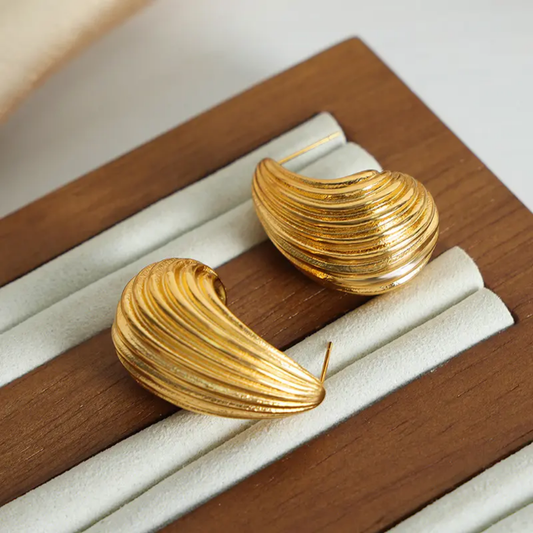 Denona Ribbed Chunky Earrings || Droplet Shaped Earrings