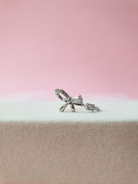 Alice Bow Tie Resizable Ring