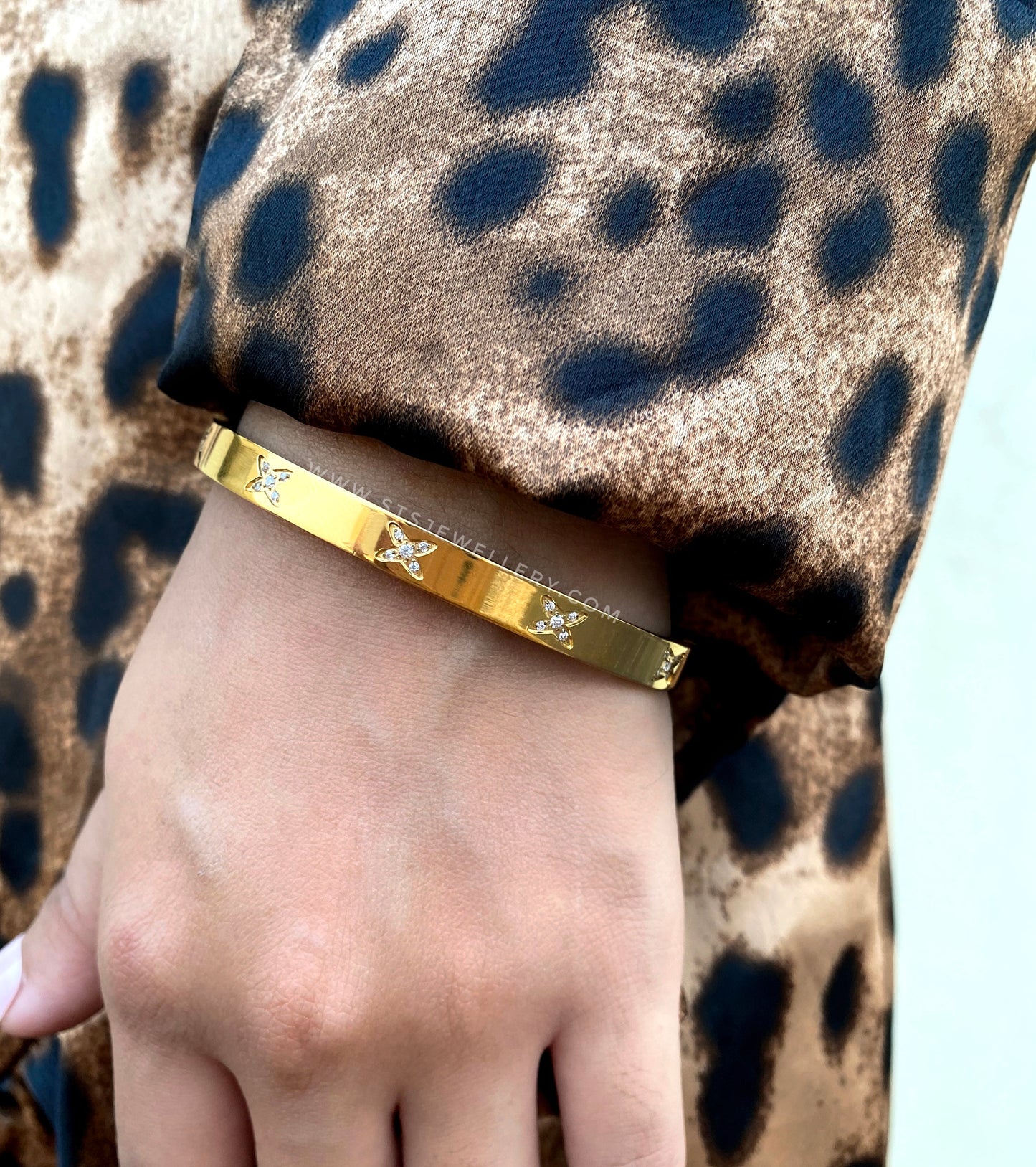 Kysa Bangle Bracelet- Openable