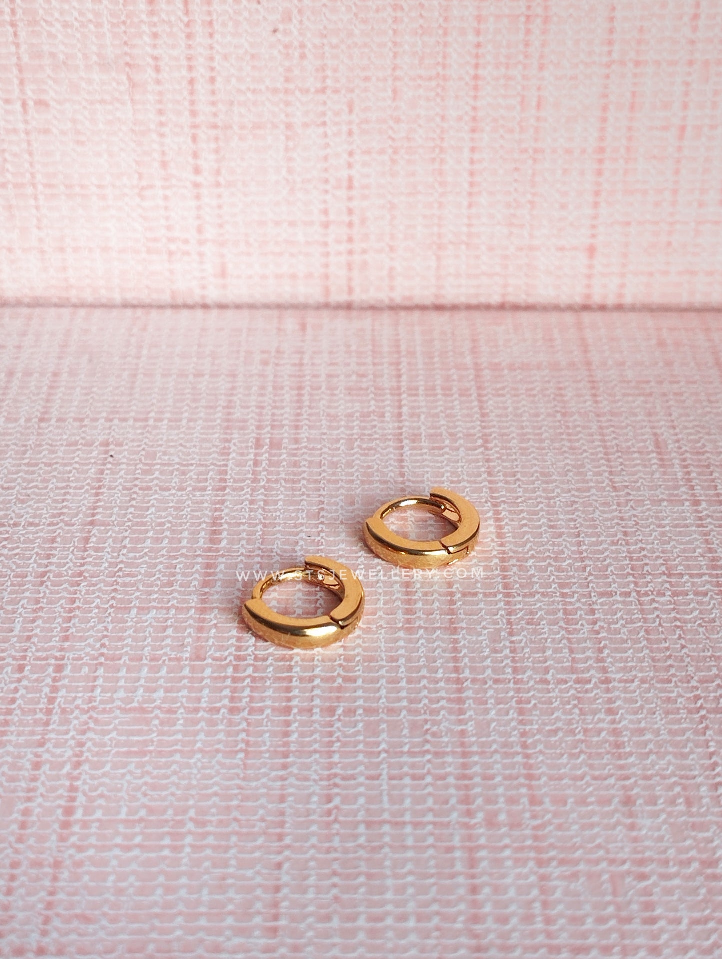 Golden Basic Hoops 0.6 cm