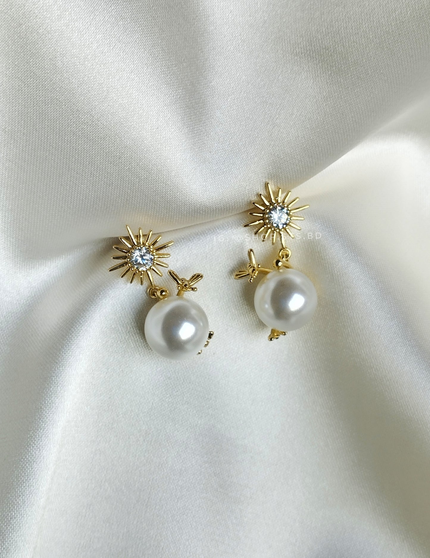 Celeste Elegant Pearl Earrings