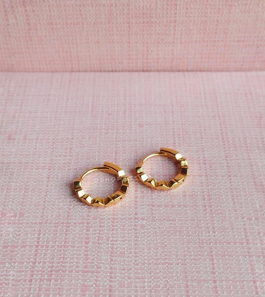 Lita Huggie Hoop Earrings - 1 cm
