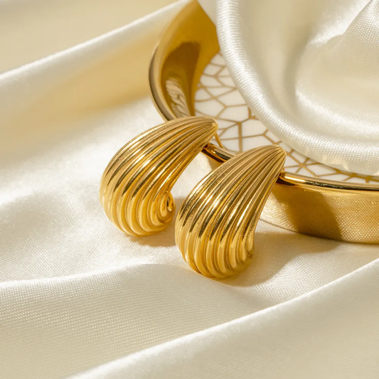 Denona Ribbed Chunky Earrings || Droplet Shaped Earrings