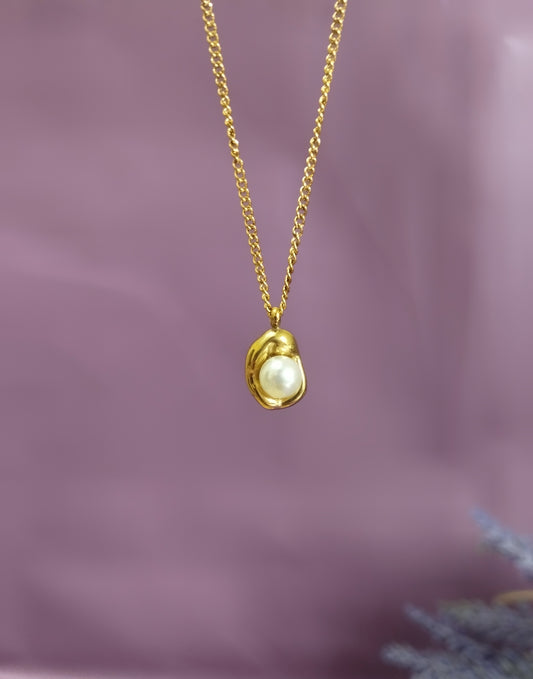 Amelia Pendant Necklace