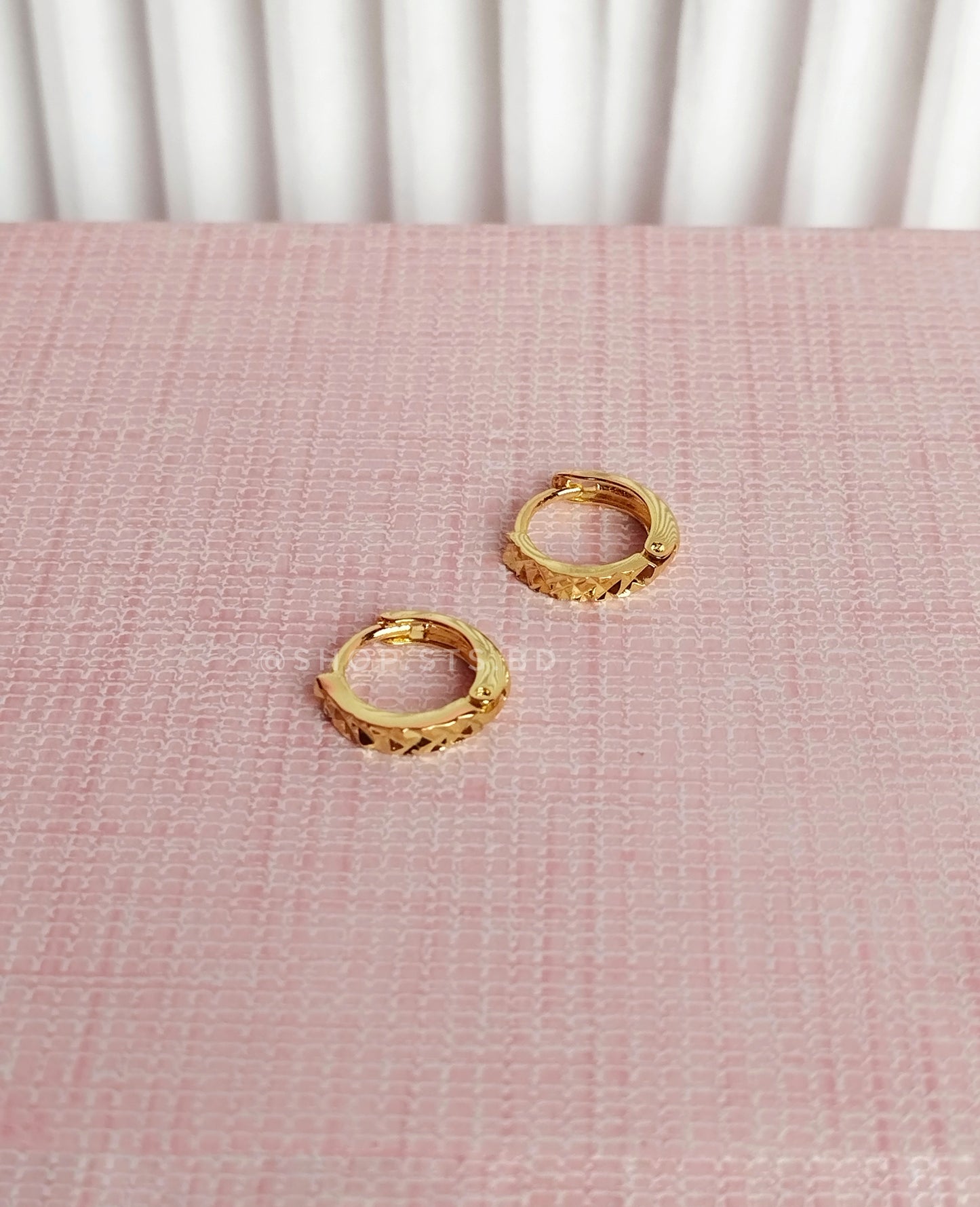 Safa Mini 0.8 Cm Hoop Earrings for Upper Earlobe piercings