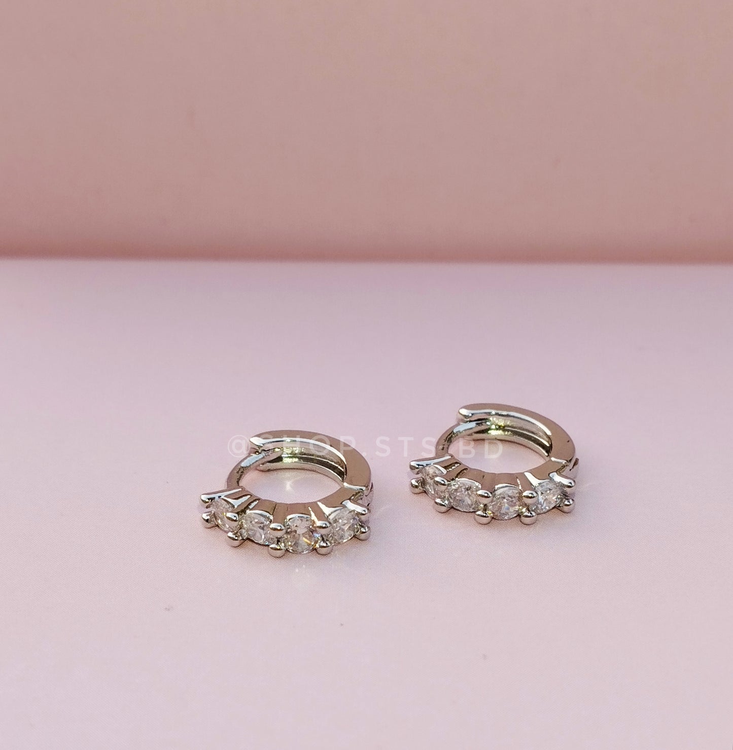 Mae Hoop Earrings for Upper Lobe Piercings 0.7 cm