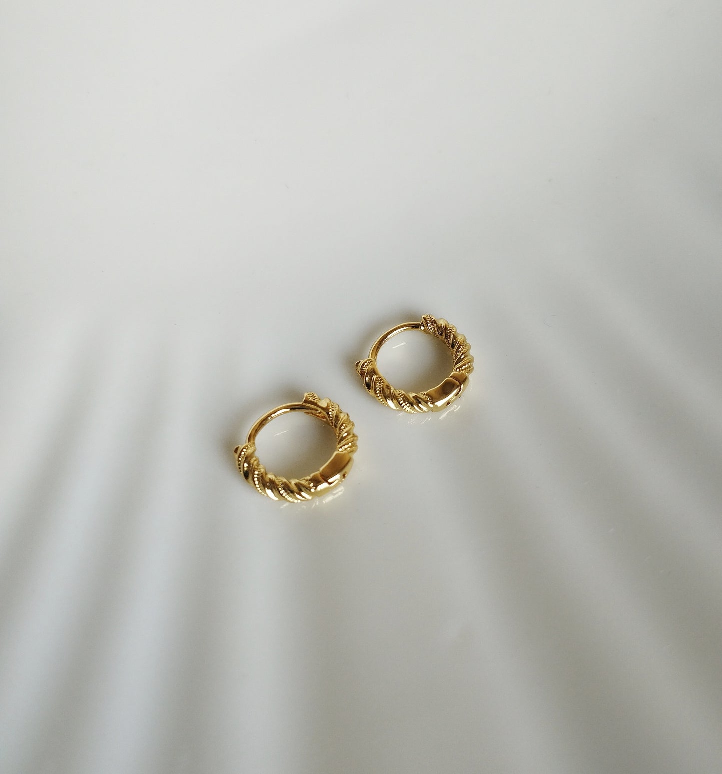 TW05 Hoop Earrings for Upper Piercings 0.6 Cm