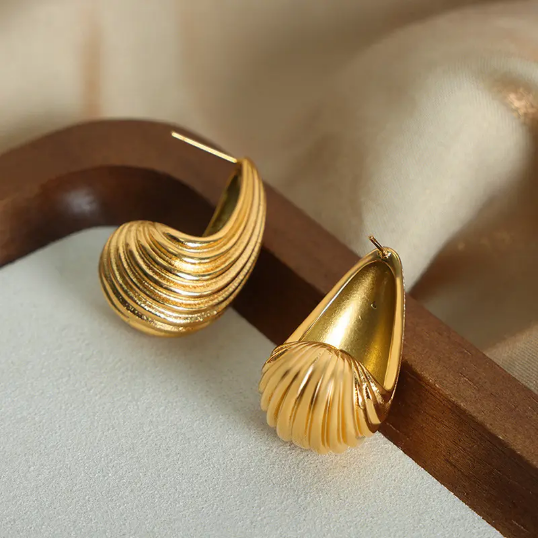 Denona Ribbed Chunky Earrings || Droplet Shaped Earrings